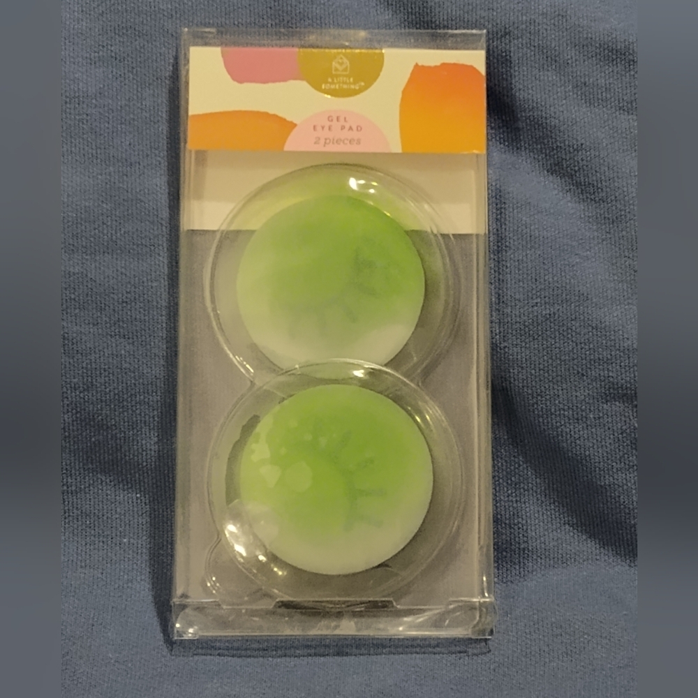 NWT!! A Little Something Gel Eye Pads